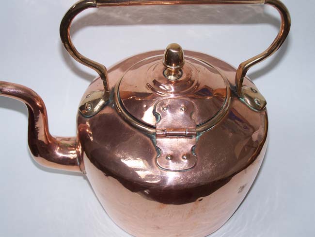 An attractive early Victorian Copper Tea Kettle with decorative hinged lid circa 1840 — image 2